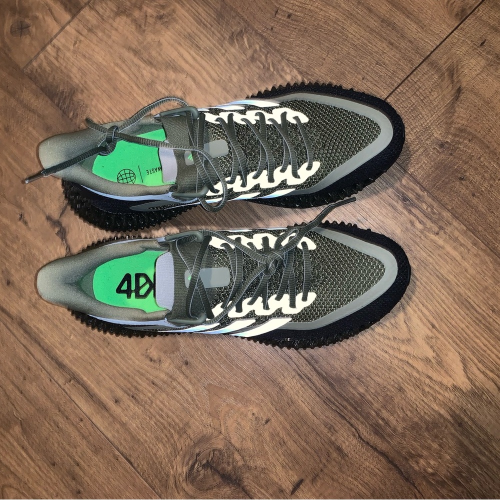 NWOT Adidas 4DFWD 2 running shoes size 9.5 NWOT